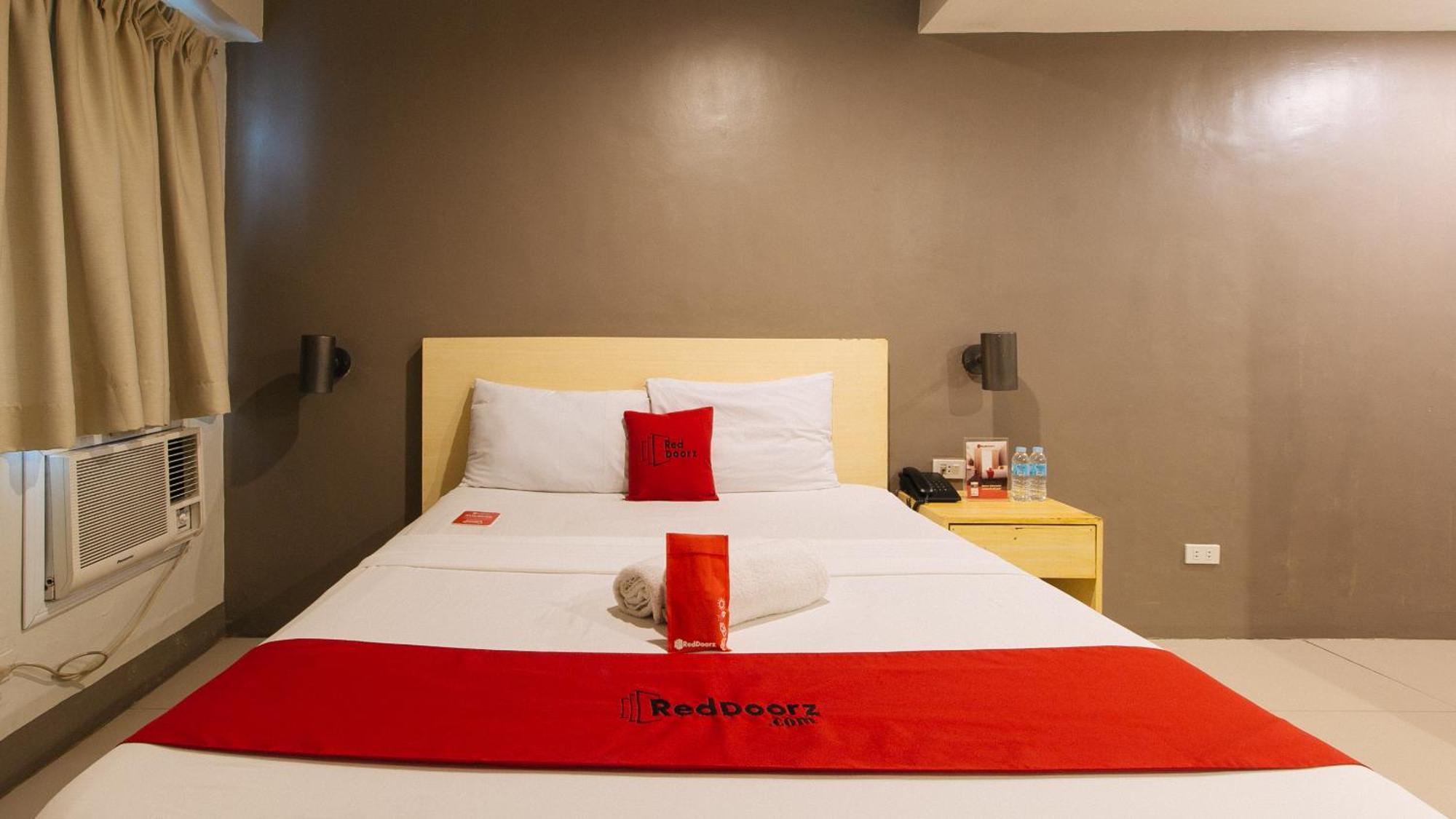 Reddoorz At Samat Mandaluyong Hotell Exteriör bild