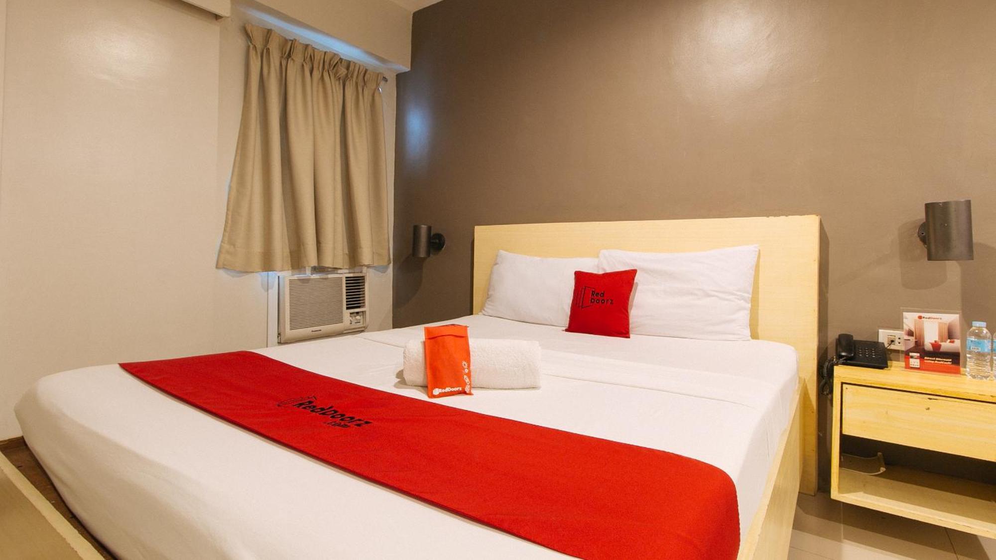 Reddoorz At Samat Mandaluyong Hotell Exteriör bild