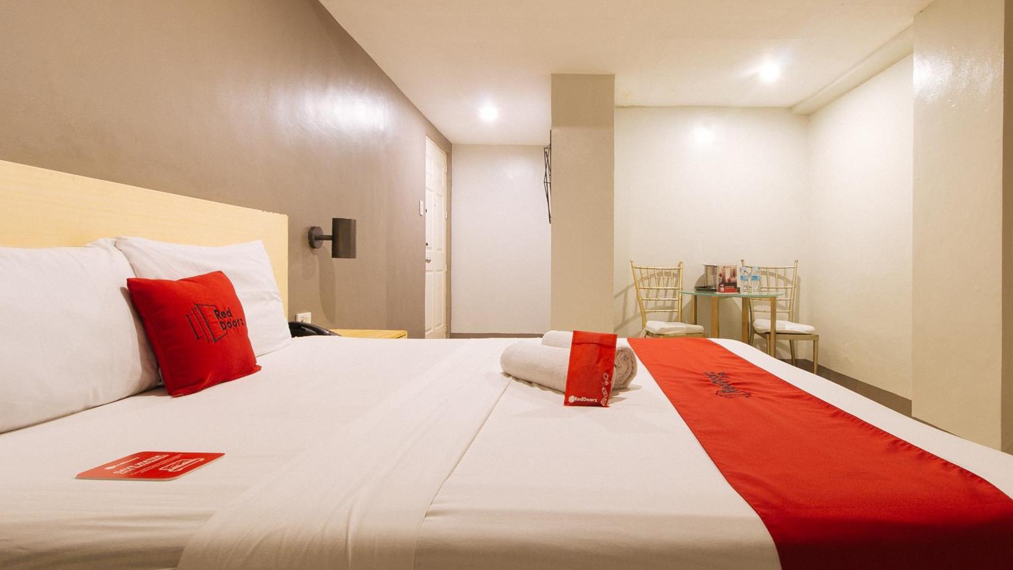 Reddoorz At Samat Mandaluyong Hotell Exteriör bild